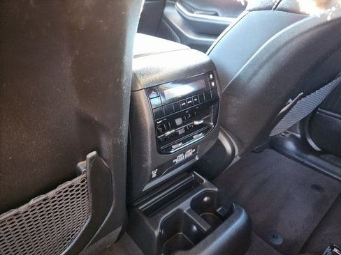 Used 2023 Jeep Grand Cherokee L Laredo image 9