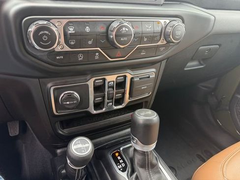 Used 2023 Jeep Wrangler Unlimited Sahara w/ Cold Weather Group AWD/4WD image 23