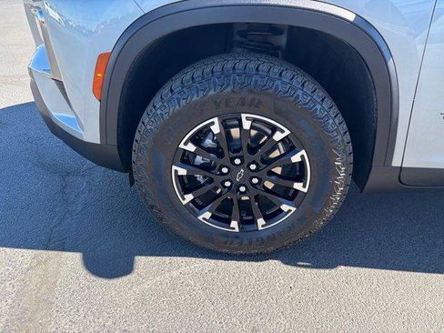 Used 2025 Chevrolet Traverse Z71 w/ LPO, Floor Liner Package image 10