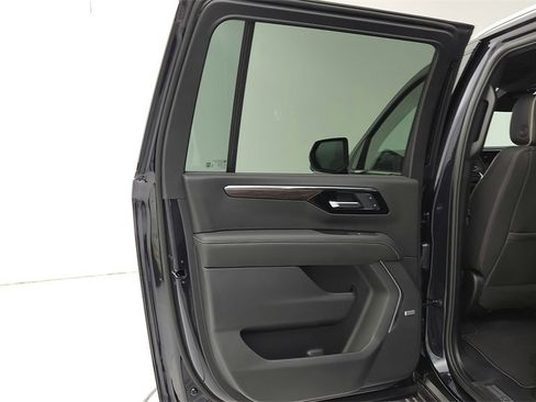 New 2025 Chevrolet Suburban Premier image 28