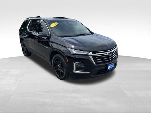 Used 2023 Chevrolet Traverse LT w/ Rear Camera Mirror Package AWD/4WD image 9