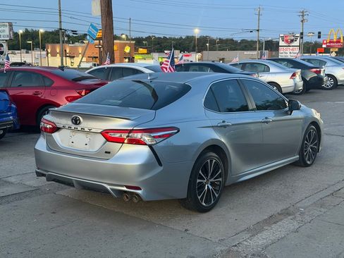 Used 2020 Toyota Camry SE FWD image 5