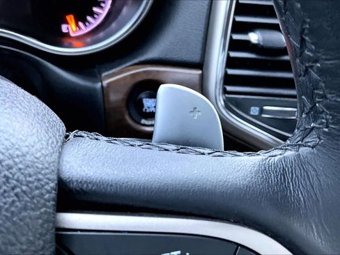 Used 2015 Jeep Grand Cherokee Limited w/ Luxury Group II image 35