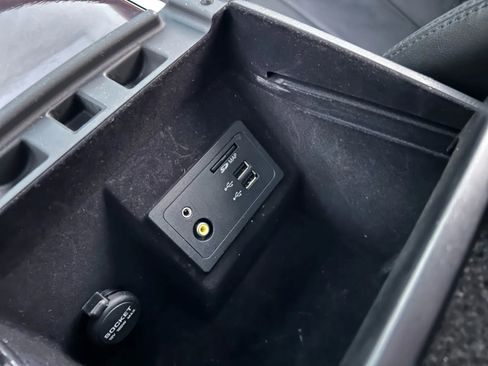 Used 2018 INFINITI Q70 Luxe image 36