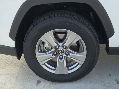 Used 2025 Toyota RAV4 XLE AWD/4WD image 12