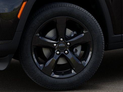 New 2025 Jeep Grand Cherokee L Altitude image 9