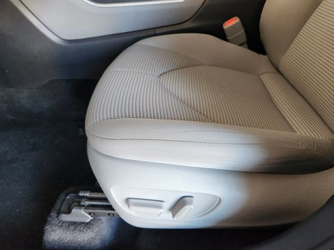 Used 2023 Toyota Highlander L image 26