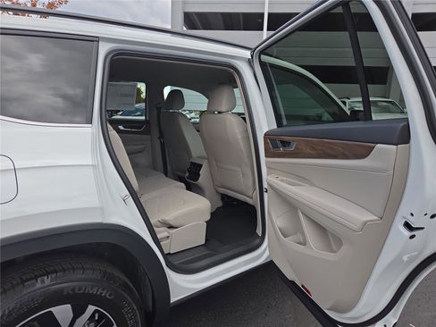 New 2026 Volkswagen Atlas SE image 32