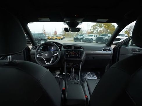Used 2023 Volkswagen Tiguan SE R-Line image 25