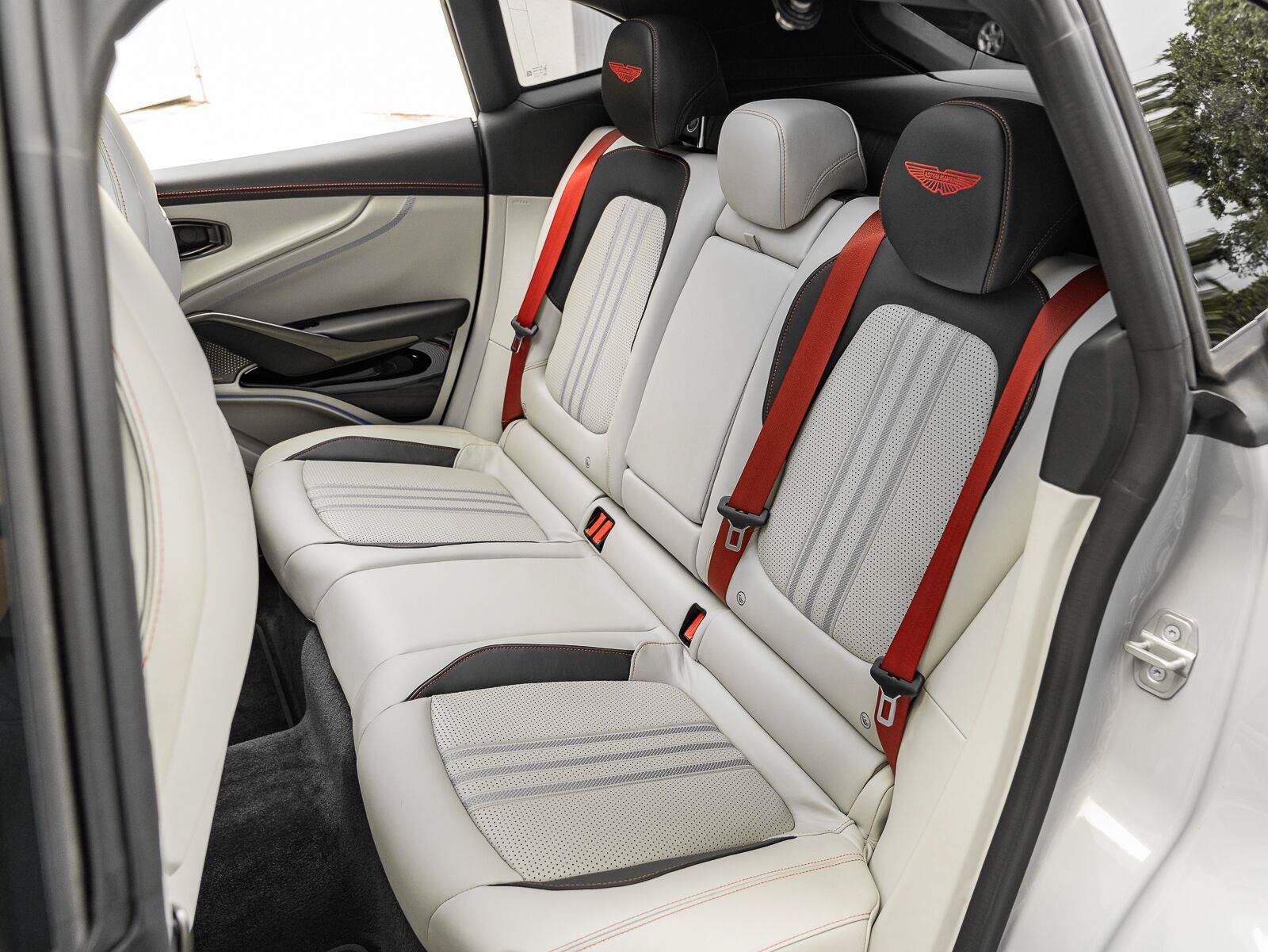 Used 2025 Aston Martin DBX 707 AWD/4WD image 19