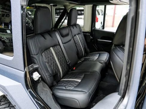 Used 2024 Jeep Wrangler Unlimited Rubicon w/ Technology Group AWD/4WD image 80