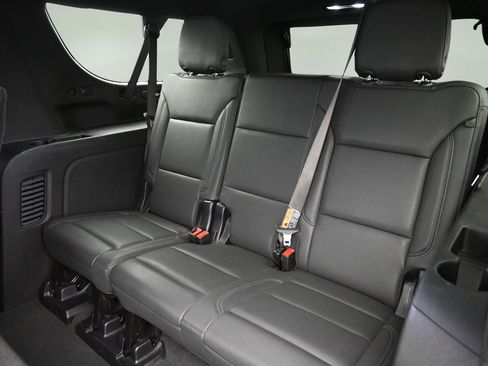 Used 2025 Chevrolet Suburban LT AWD/4WD image 12