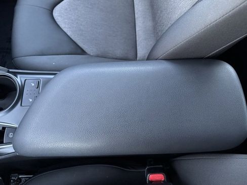 Certified 2018 Toyota Camry LE image 18