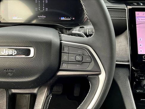 Used 2023 Jeep Grand Cherokee L Limited image 12