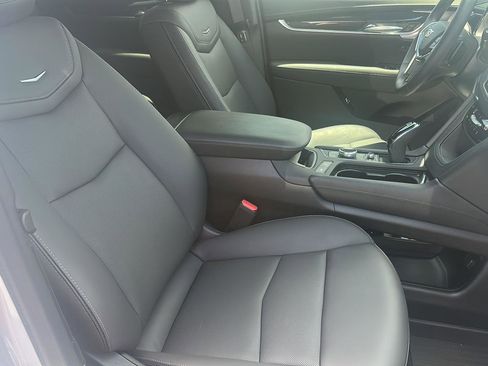 Used 2024 Cadillac XT5 Premium Luxury image 4