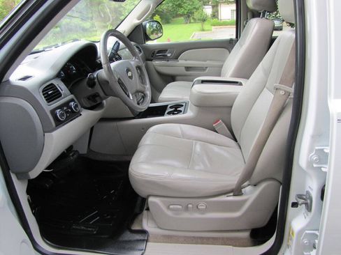 Used 2012 Chevrolet Suburban LT w/ Suspension Package, Off-Road AWD/4WD image 12