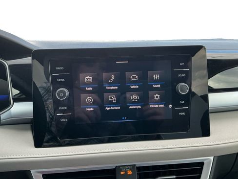 New 2025 Volkswagen Taos SE image 24