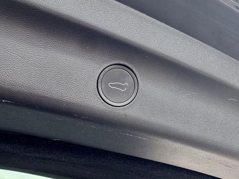 Used 2025 Tesla Model Y Long Range RWD image 19