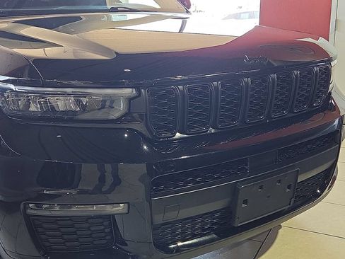 Used 2025 Jeep Grand Cherokee L Limited w/ Black Appearance Package RWD image 6
