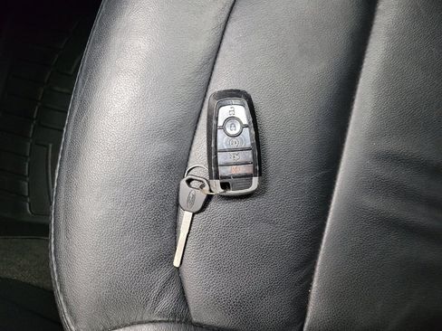 Used 2018 Ford Explorer XLT w/ Equipment Group 202A FWD image 32