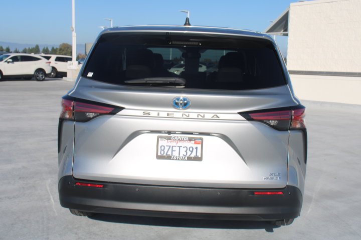 Used 2022 Toyota Sienna XLE FWD image 4