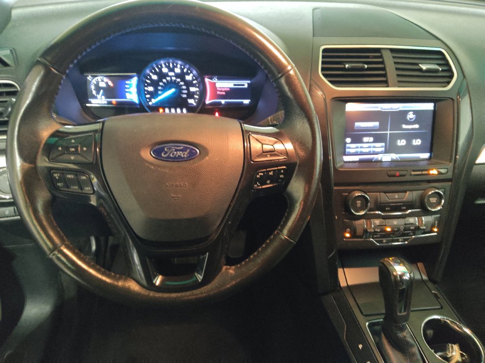 Used 2016 Ford Explorer XLT w/ Equipment Group 201A FWD image 22