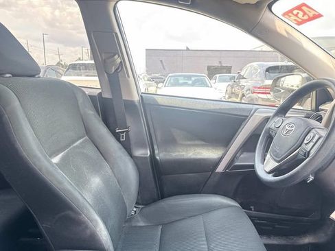 Used 2017 Toyota RAV4 LE FWD image 13