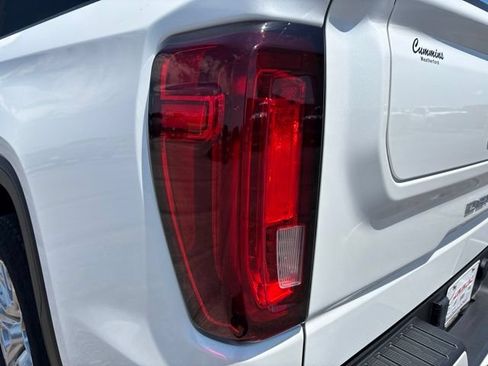 Used 2023 GMC Sierra 1500 Denali w/ Technology Package AWD/4WD image 11