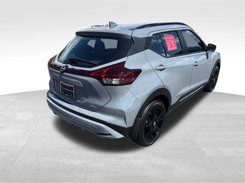 Used 2023 Nissan Kicks SR w/ SR Premium Package FWD image 6