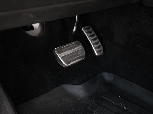 Used 2023 Land Rover Discovery Sport SE R-Dynamic image 17