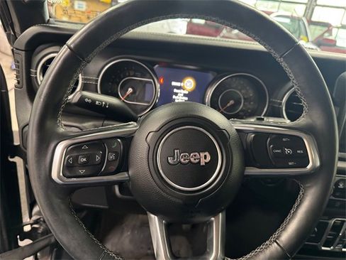 Used 2018 Jeep Wrangler Unlimited Sahara image 19