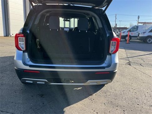 Used 2022 Ford Explorer XLT w/ Equipment Group 202A image 12