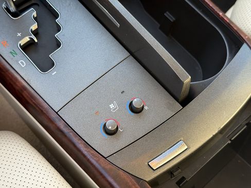 Used 2011 Toyota Avalon Limited image 24