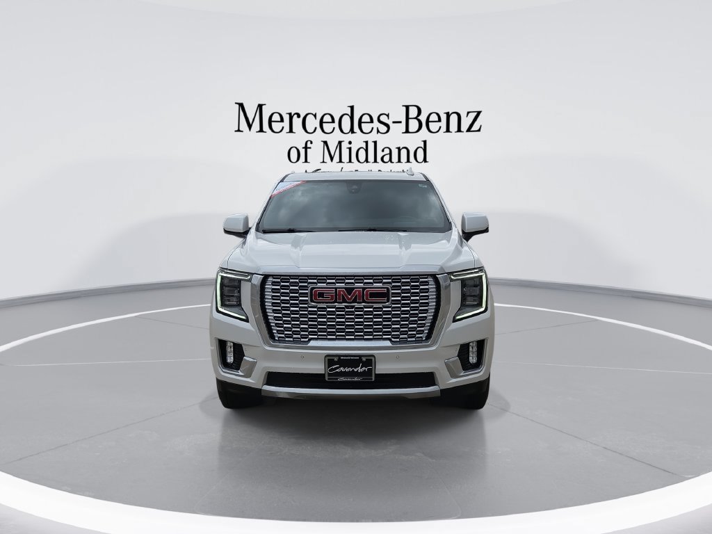 Used 2021 GMC Yukon Denali w/ Denali Premium Package AWD/4WD image 3