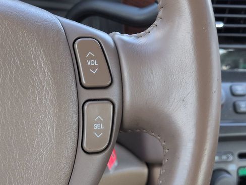 Used 2004 Cadillac De Ville FWD image 24