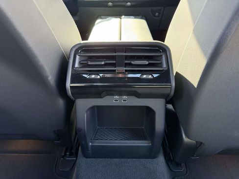 Used 2026 BMW 530i xDrive w/ Premium Package AWD/4WD image 14