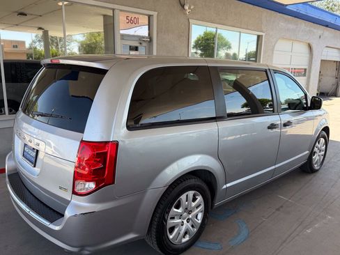 Used 2019 Dodge Grand Caravan SE FWD image 5