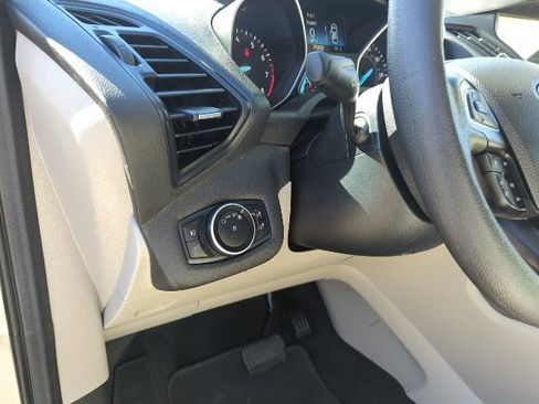 Used 2017 Ford Escape SE w/ Equipment Group 201A image 14