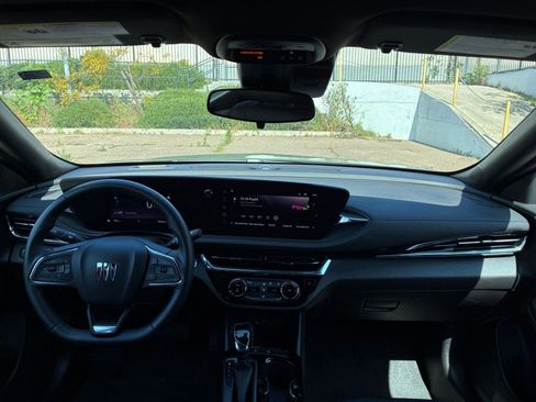 Used 2025 Buick Envista Sport Touring image 32
