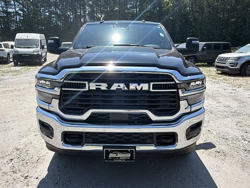 Used 2025 RAM 2500 Big Horn AWD/4WD image 3