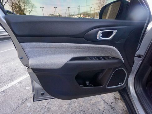 Used 2022 Jeep Compass Latitude w/ Sun and Sound Group image 16