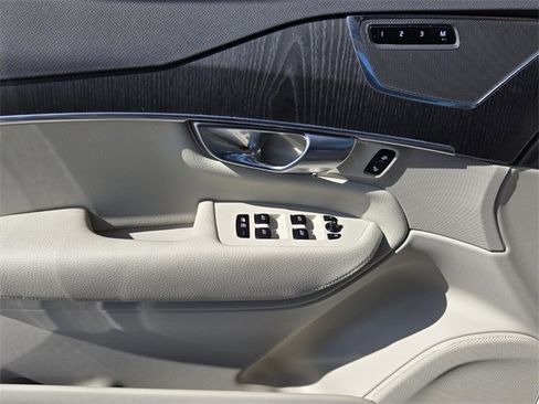 Used 2020 Volvo XC90 T6 Momentum image 29