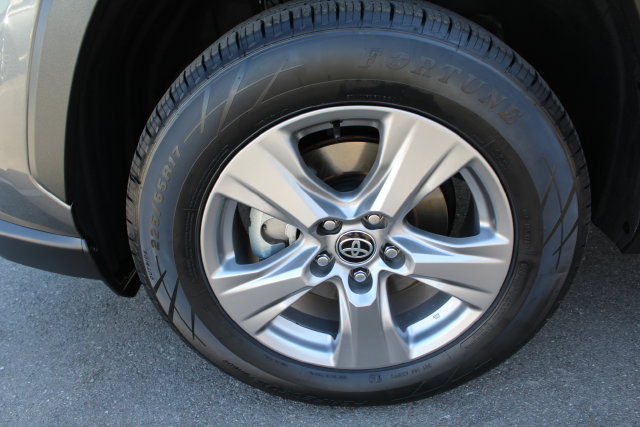 Certified 2025 Toyota RAV4 XLE AWD/4WD image 9