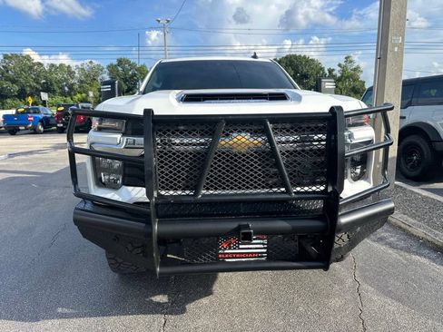 Used 2024 Chevrolet Silverado 2500 LT AWD/4WD image 4