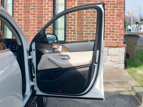 Used 2022 Mercedes-Benz GLS 450 4MATIC image 44