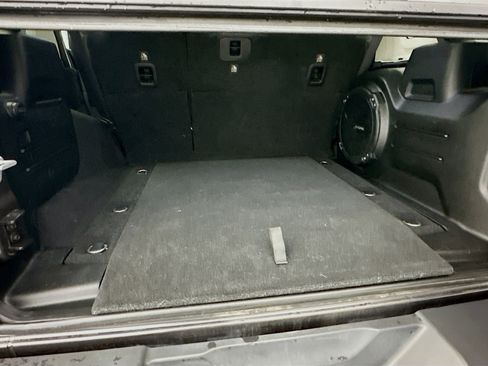 Used 2018 Jeep Wrangler Unlimited Sahara AWD/4WD image 30