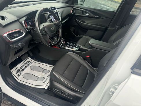 Used 2021 Chevrolet TrailBlazer RS w/ Technology Package image 4