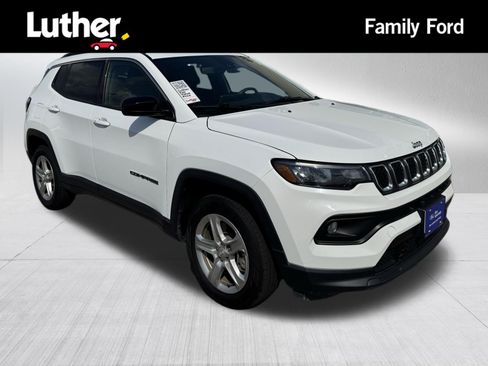 Used 2024 Jeep Compass Latitude AWD/4WD image 1