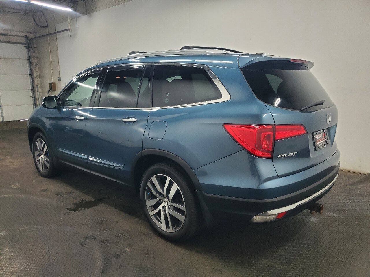 Used 2016 Honda Pilot Touring image 5
