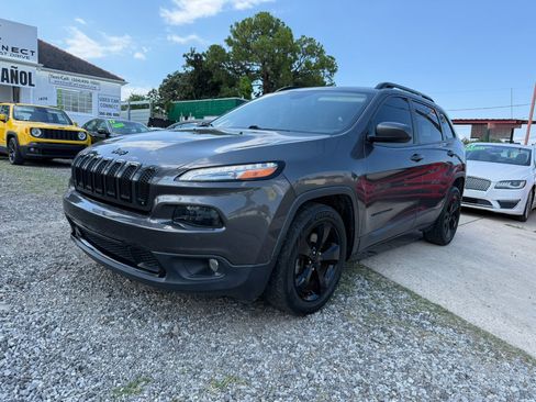 Used 2018 Jeep Cherokee Latitude w/ Altitude Package image 1